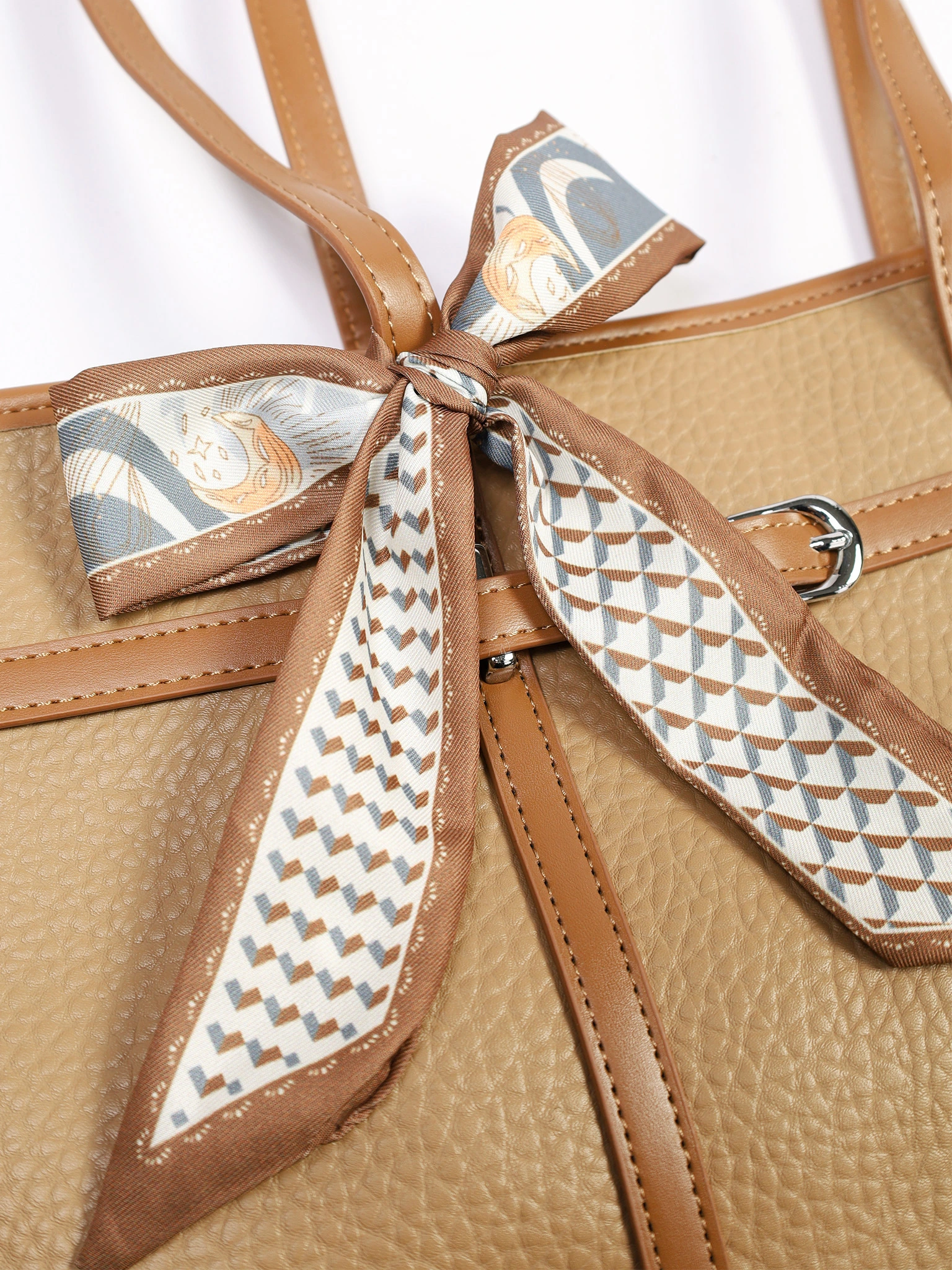 Сумка-тоут с контрастными ручками и ремешком с пряжкой в ассортименте